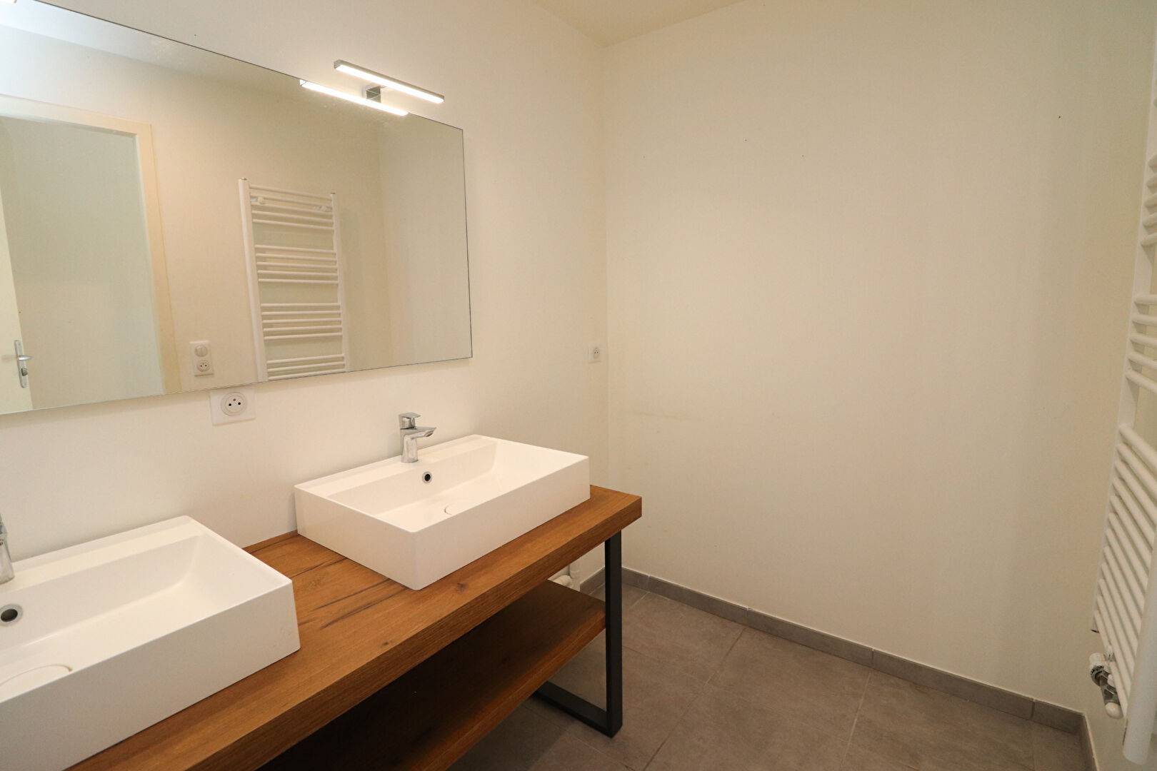 5 pièces de 105.68 m² avec cave et parking extérieur