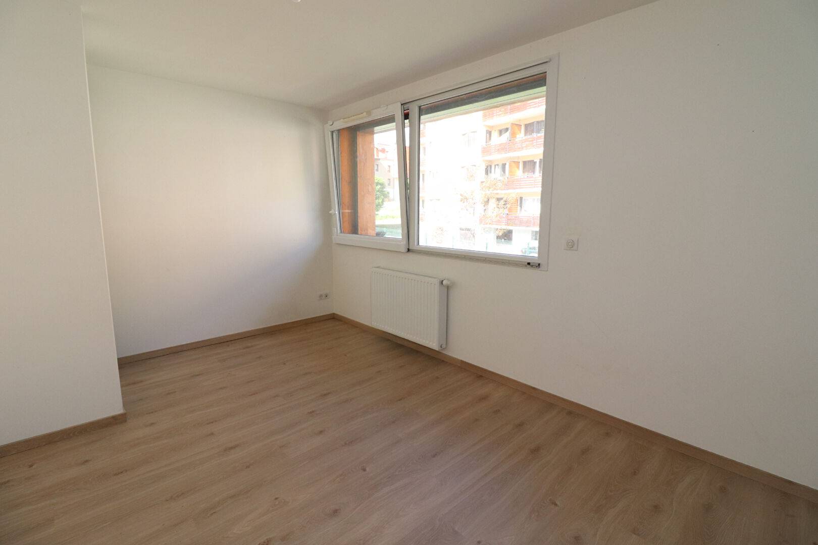 5 pièces de 105.68 m² avec cave et parking extérieur