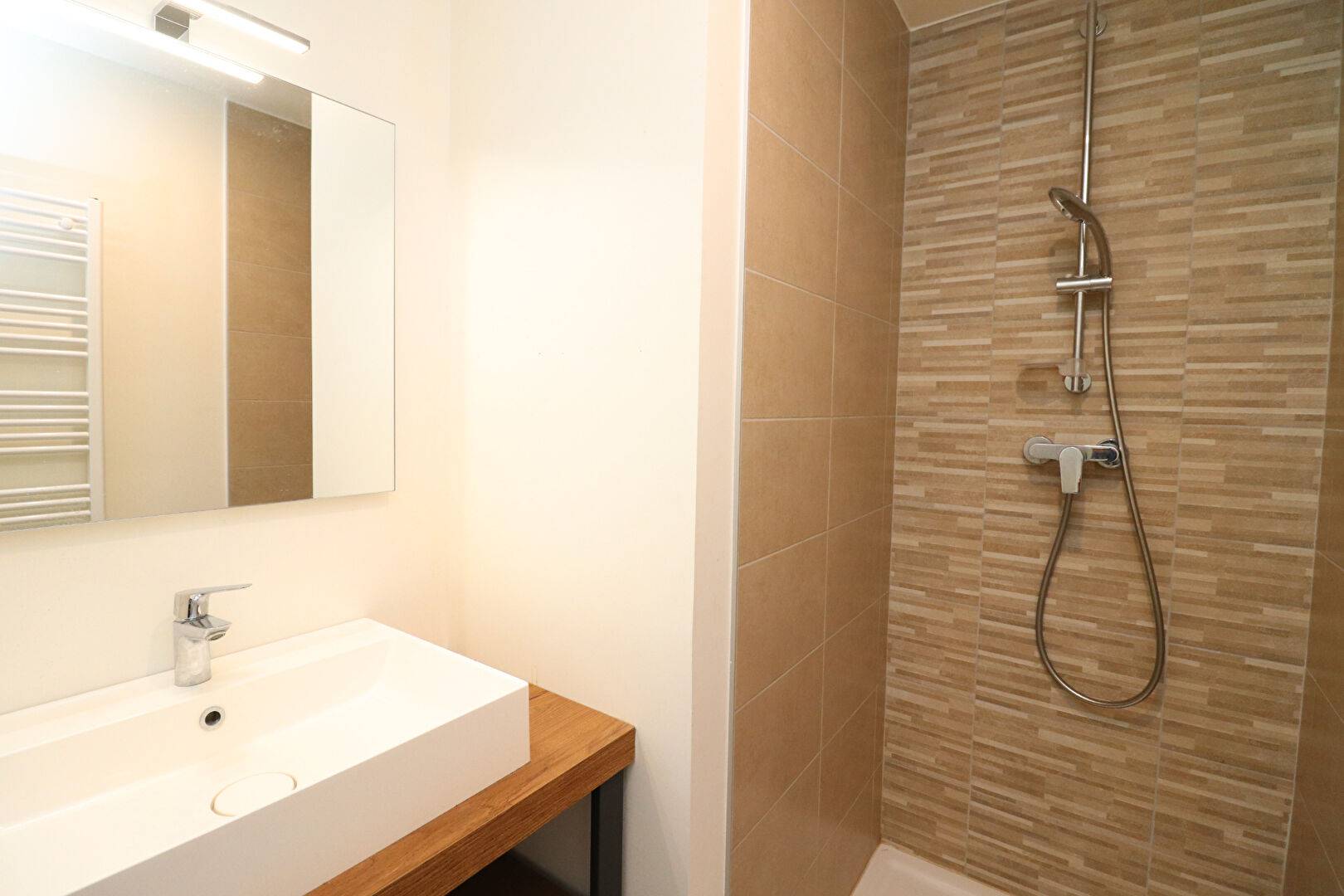 5 pièces de 105.68 m² avec cave et parking extérieur