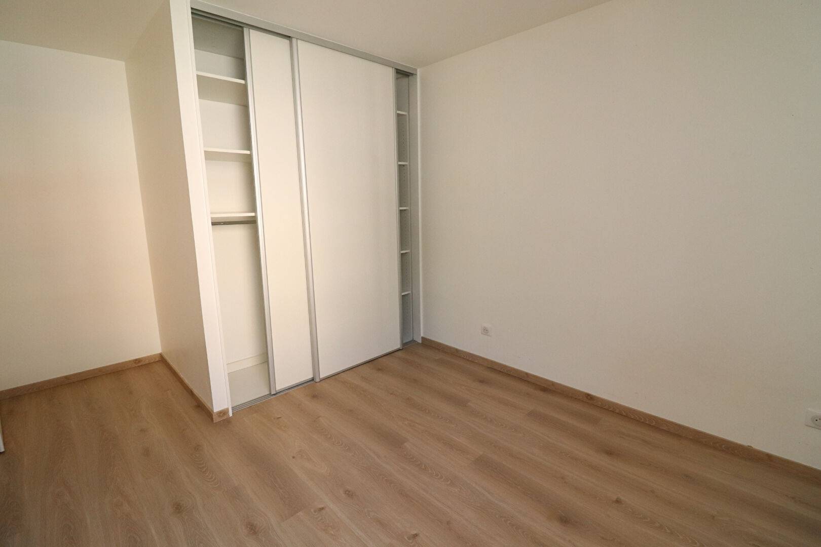 5 pièces de 105.68 m² avec cave et parking extérieur