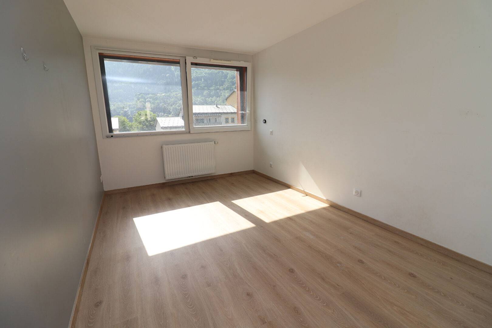 5 pièces de 105.68 m² avec cave et parking extérieur