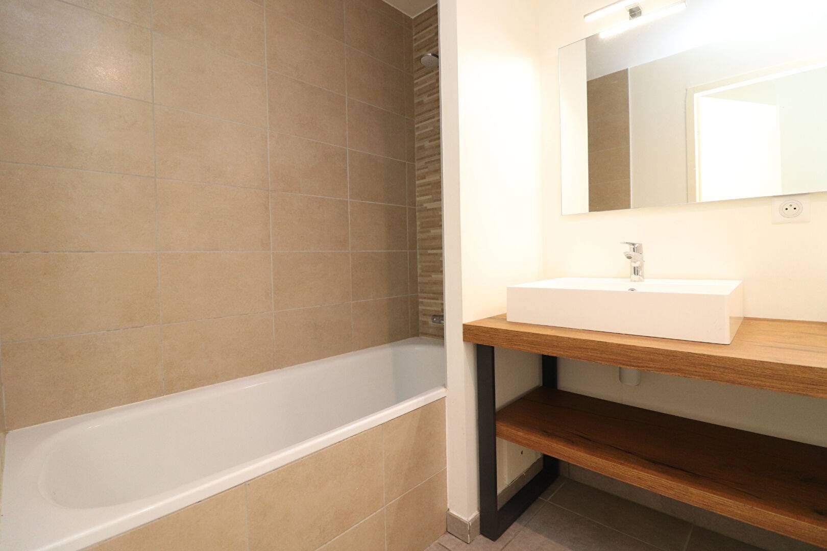 5 pièces de 105.68 m² avec cave et parking extérieur