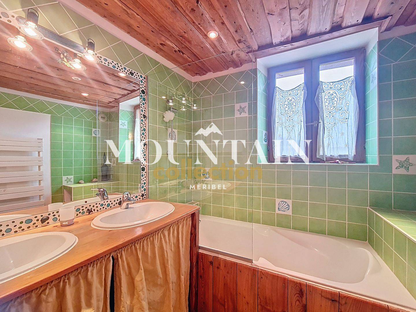 Chalet typique Savoyard, 8 pièces de 165m² , Méribel, Les Allues.